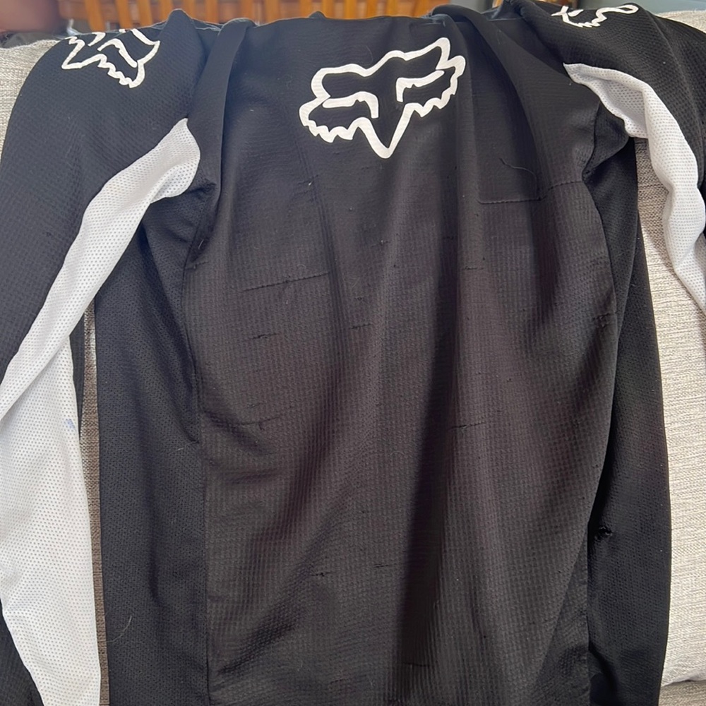 Black and white shirt with foxes on it